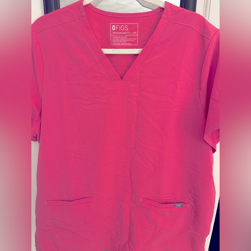 Figs V-Neck Scrub Top in Vibrant Pink
New-never worn